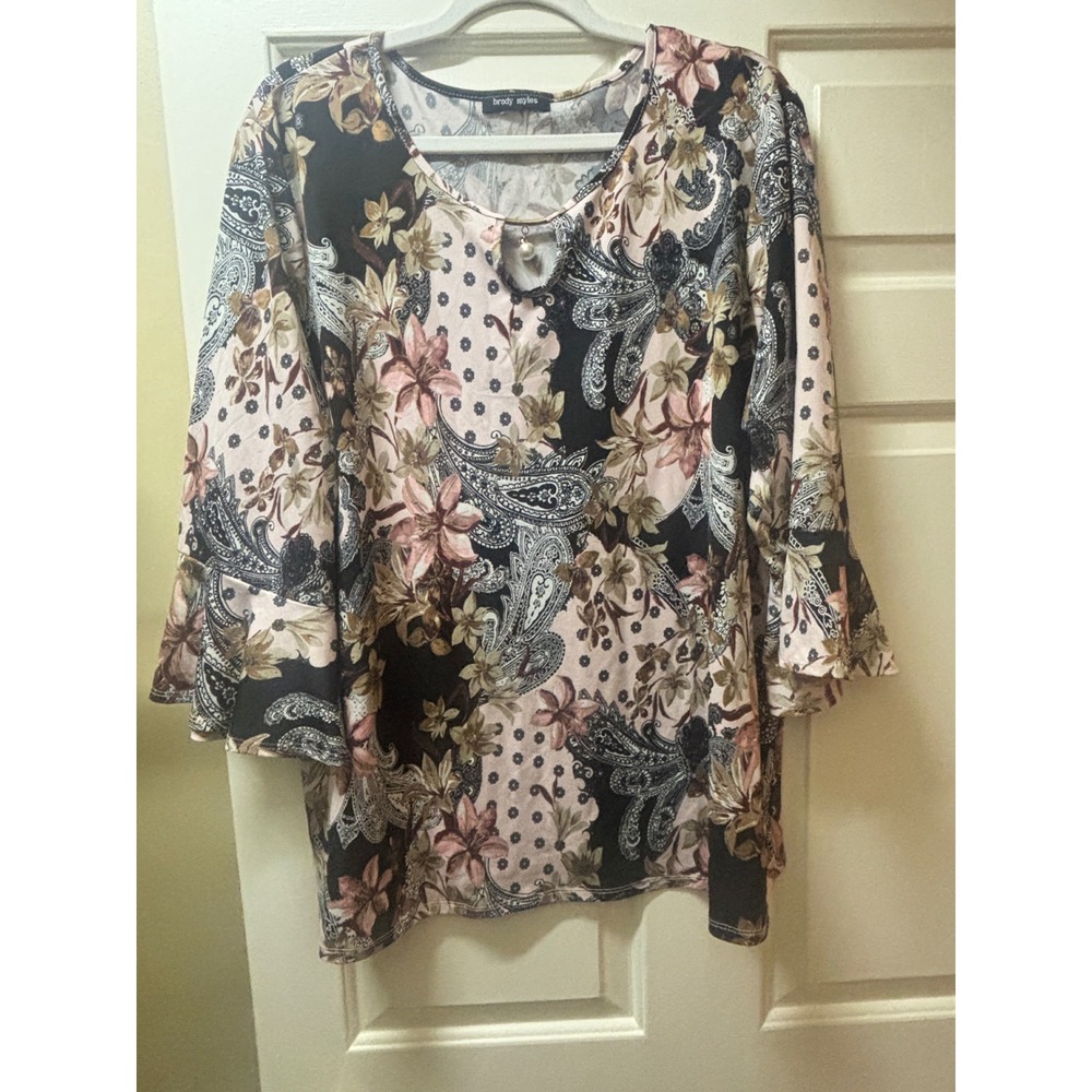Brody Myles Pink Floral Paisley Bell Sleeve Blouse Pearl Keyhole Top Womens XL
